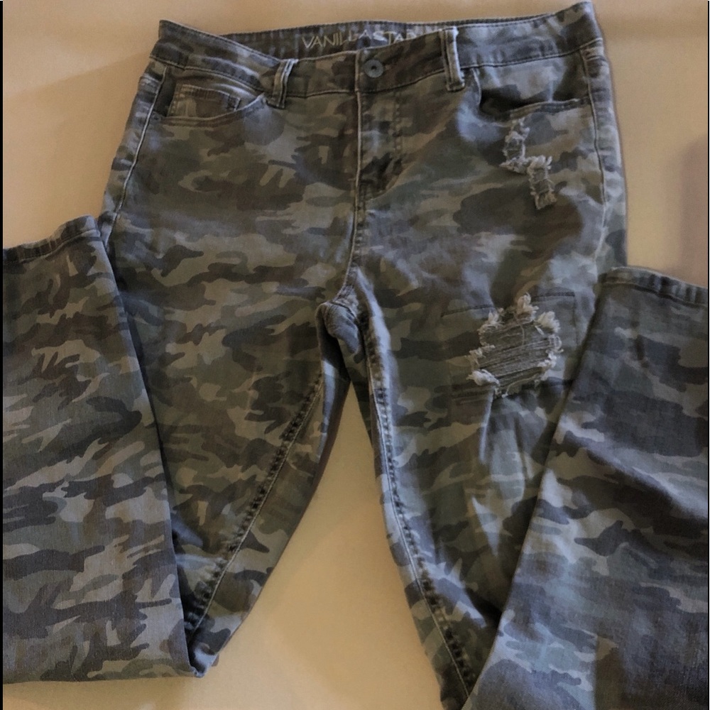 PRE-WORN WOMEN’S VANILLA STAR MID RISE SKINNY DISTRESSED CAMOUFLAGE JEANS SIXE 9
